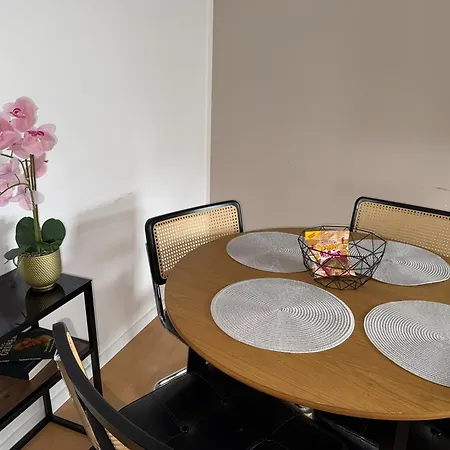 Messe Essen, Modernes Mit Kueche, Smart-tv Und Separatem Schlafzimmer, Self-check-in Essen